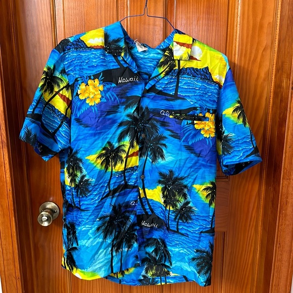 royal creations Other - Royal Creations Hawaii shirt. Size large.
